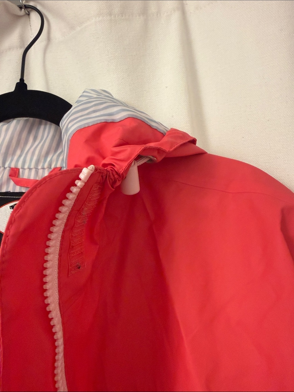 The Black Dog Pink Hooded Rain Jacket - Picture 5 of 7